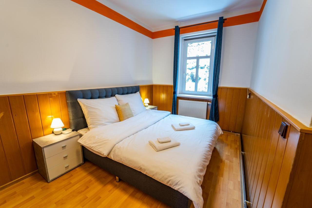 Tuan Long Apartments Jachymov Bagian luar foto