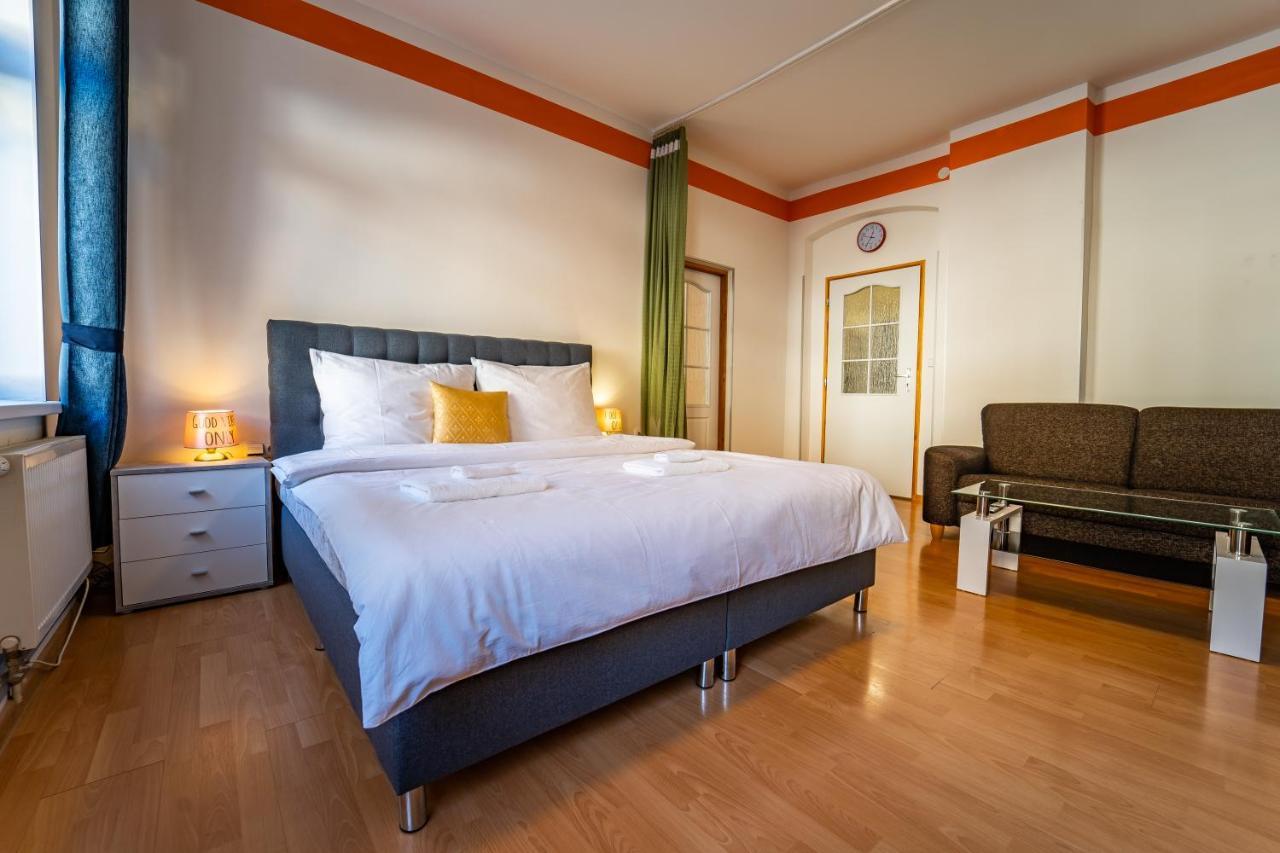 Tuan Long Apartments Jachymov Bagian luar foto
