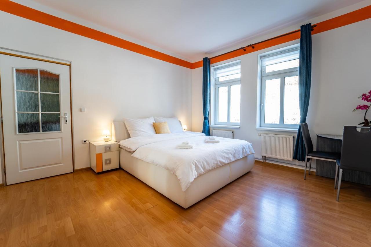 Tuan Long Apartments Jachymov Bagian luar foto