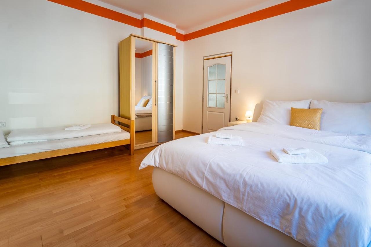 Tuan Long Apartments Jachymov Bagian luar foto