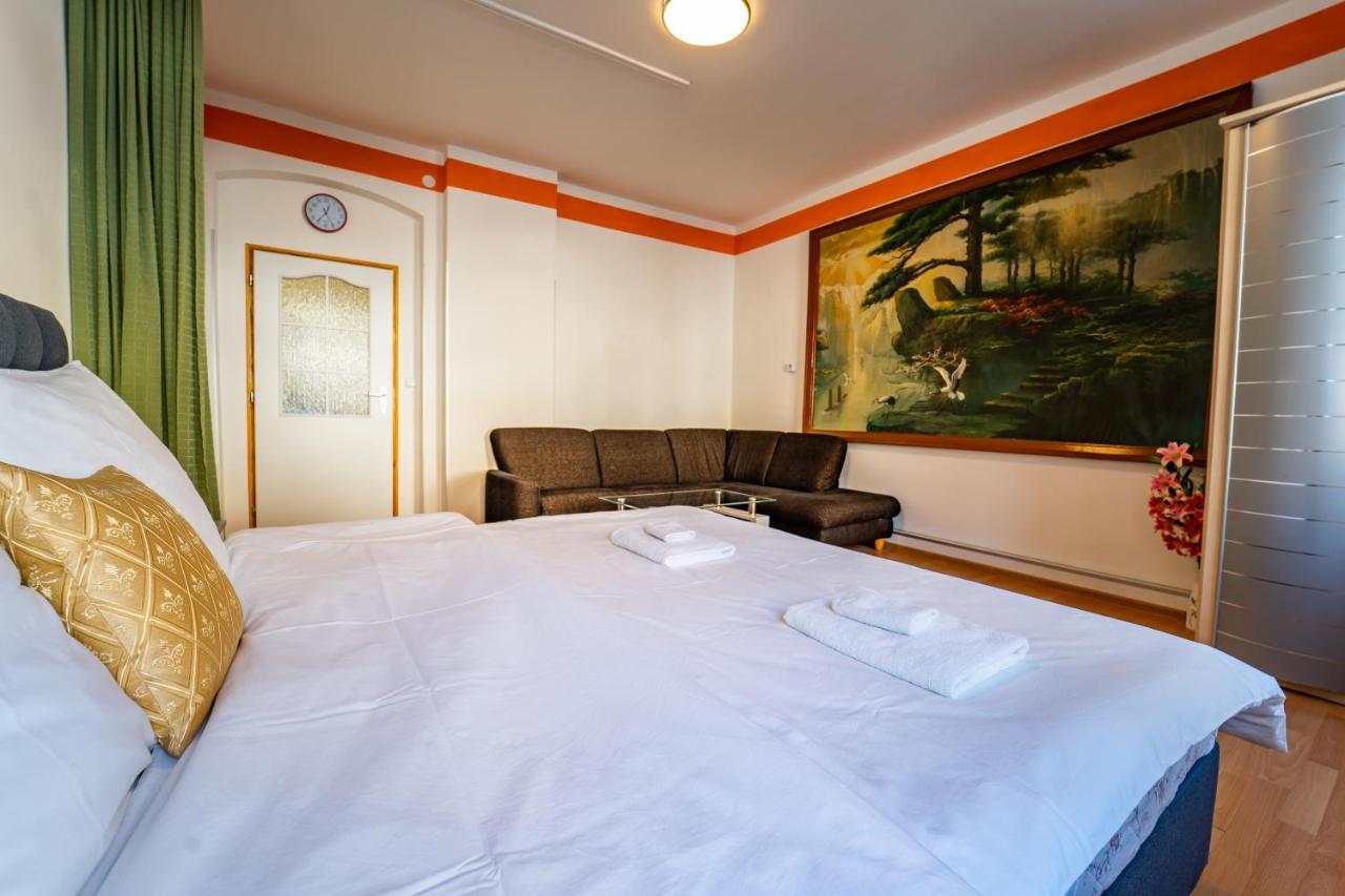 Tuan Long Apartments Jachymov Bagian luar foto