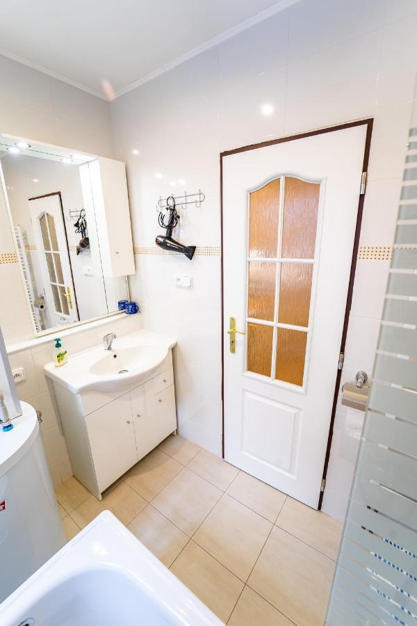 Tuan Long Apartments Jachymov Bagian luar foto