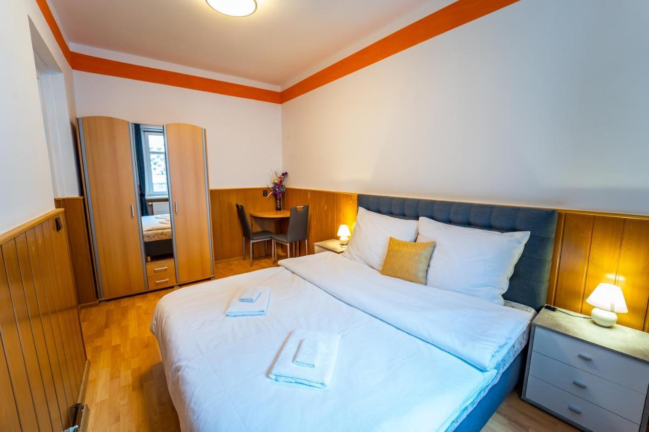 Tuan Long Apartments Jachymov Bagian luar foto