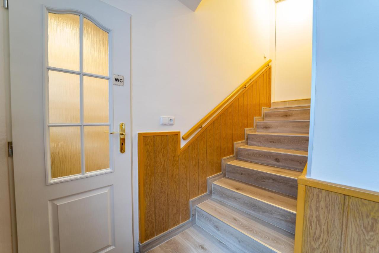 Tuan Long Apartments Jachymov Bagian luar foto